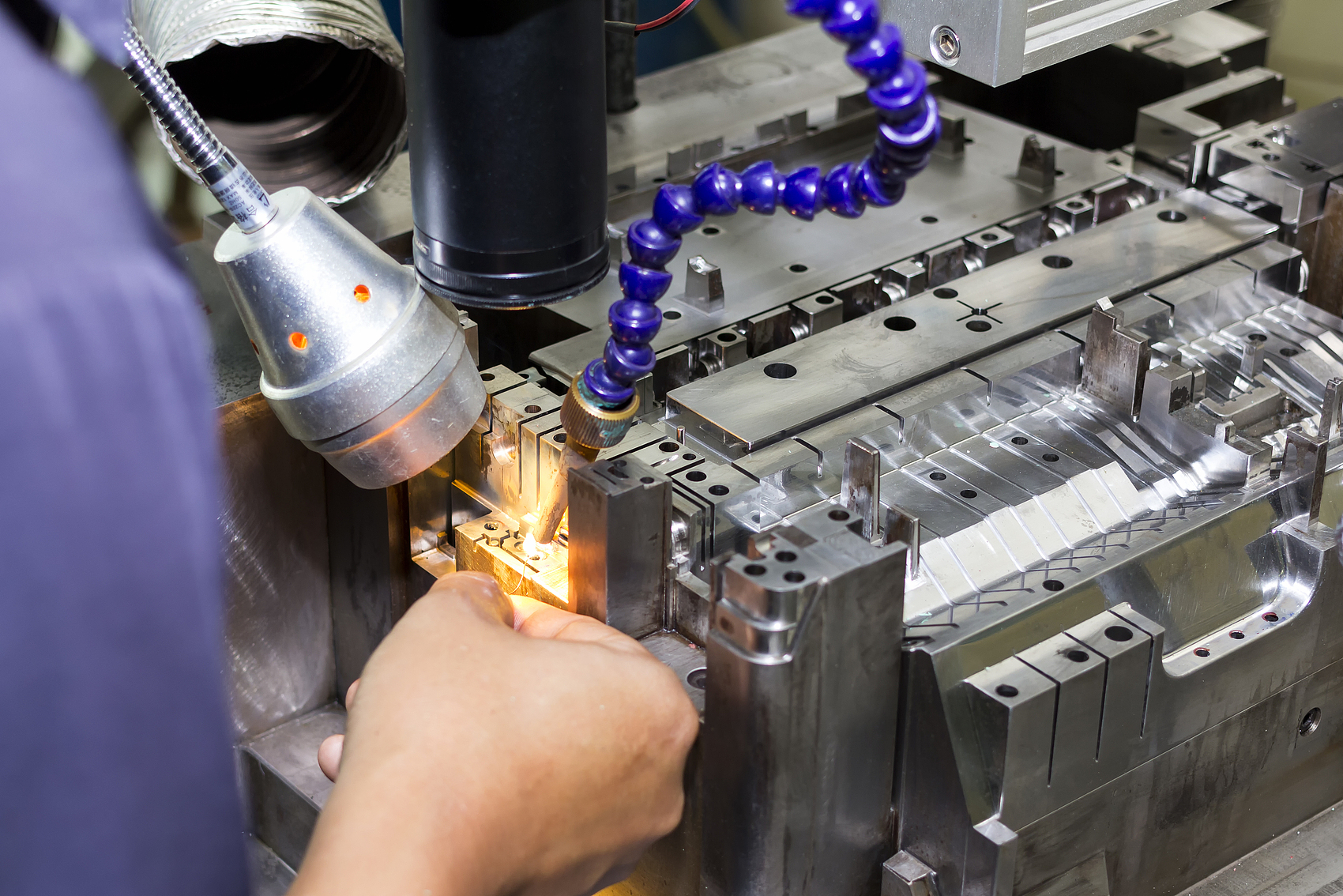 The 0.004mm Precision Limit: V1's Technological Breakthrough & Practice in Automated Production