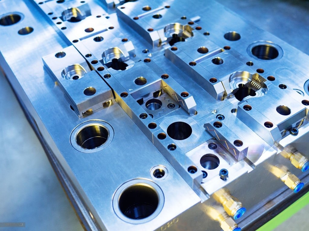 V1 3500-Ton Large-Scale Injection Mold Capability – Technical Breakthroughs & Applications for High-Tonnage Molds